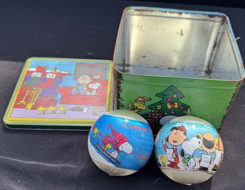 Peanuts Snoopy Collectible Lot Collectors Tin & Hallmark Ornaments